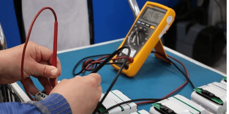 12v lithium battery voltage measuring